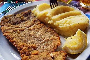 Milanesa con puré de papas