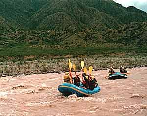 Rafting bajo la luna llena en Mendoza