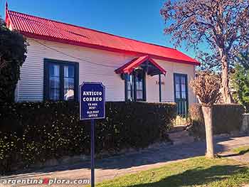 Oficina de Correo. tipica construcción patagónica de chapa