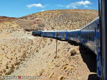 Recorriendo los faldeos de los cerros de Salta